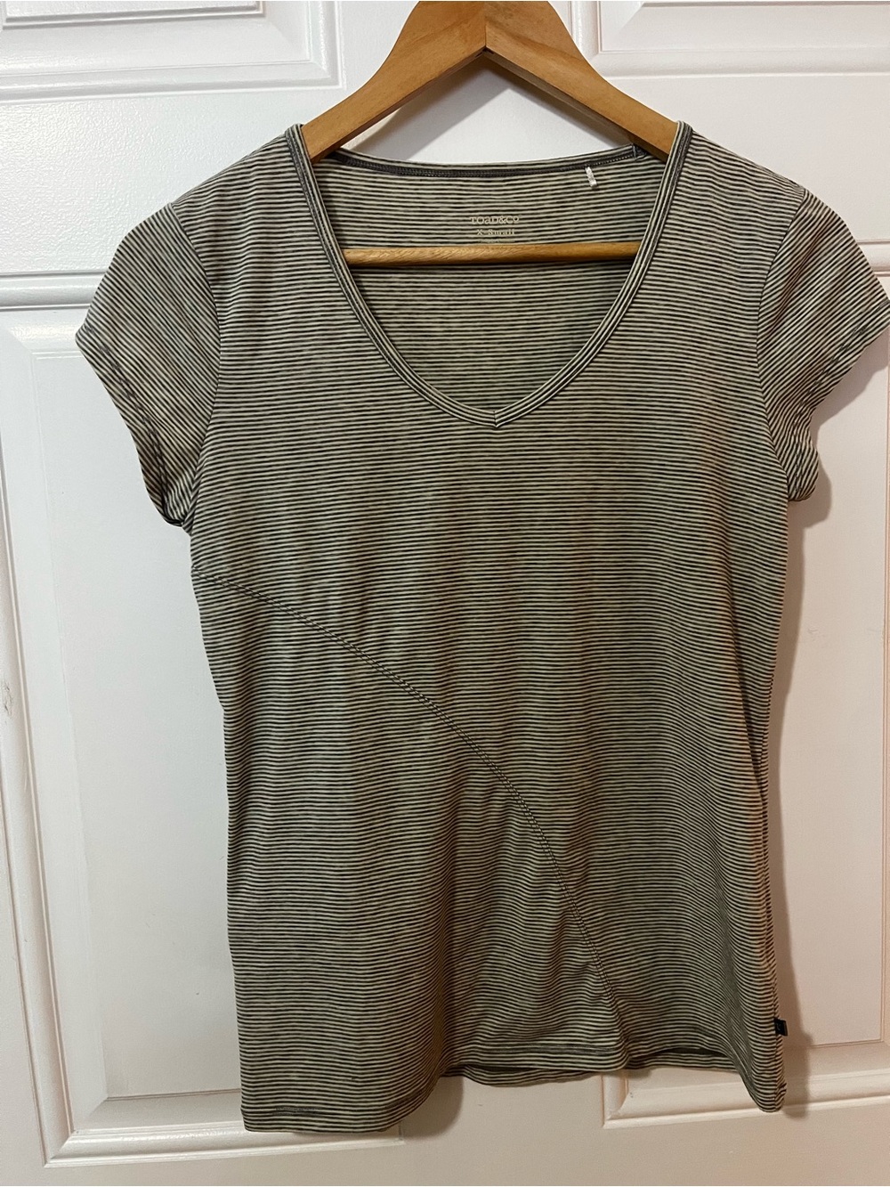 Toad&Co xsmall t shirt hiking camping stripes vneck short sleeve swifty ss